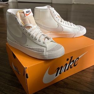 Nike Blazer Mid ‘77 Womens - Brand New